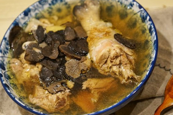痛風(fēng)患者能吃黑松露湯嗎