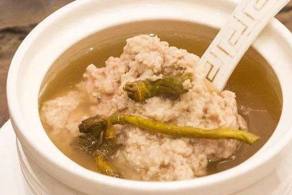 羊肚菌石斛蟲草花煲瘦肉的營養(yǎng)價值與功效作用