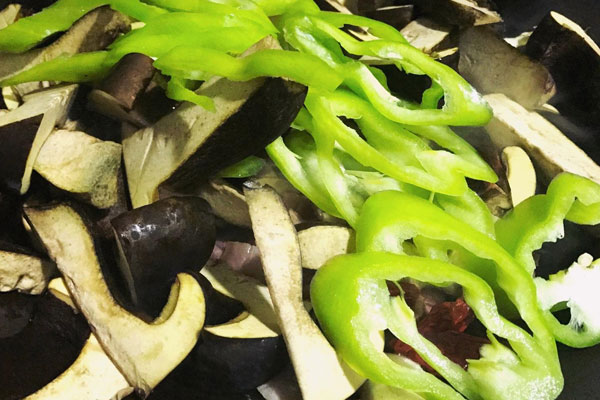 青椒炒牛肝菌的功效作用與營養(yǎng)價(jià)值
