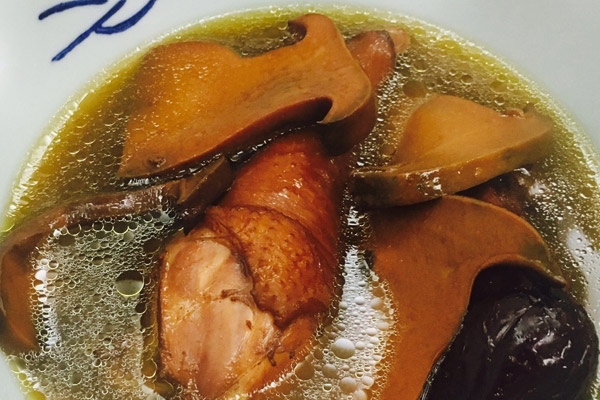 美味牛肝菌土雞湯的功效作用與營養(yǎng)價值