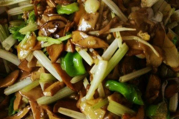 干牛肝菌炒芹菜怎么做才好吃，有哪些禁忌