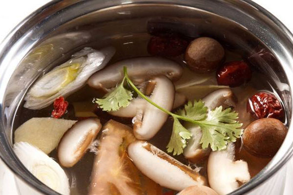 牛肝菌鴿子香菇湯的營養(yǎng)價值與功效作用