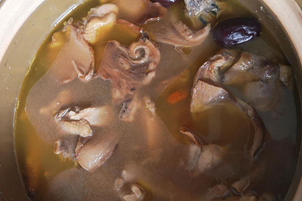 產(chǎn)婦可以吃牛肝菌燉雞嗎，產(chǎn)婦吃牛肝菌的好處
