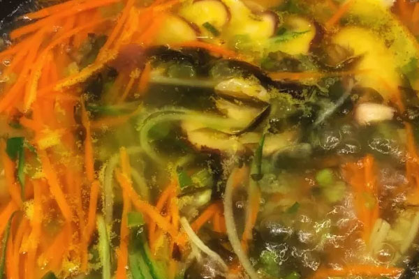 牛肝菌蔬菜湯怎么做才好吃，減肥就這樣吃