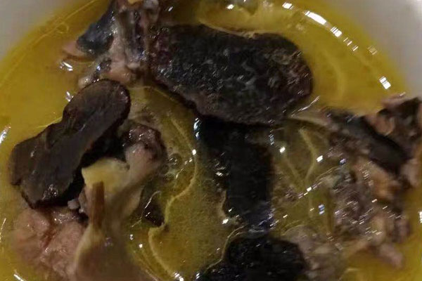 松露是菇類嗎，松露能和口蘑一起煮嗎