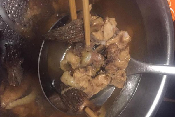 羊肚菌苦瓜排骨湯的營養(yǎng)價(jià)值與功效作用 羊肚菌苦瓜排骨湯的營養(yǎng)價(jià)值與功效作用