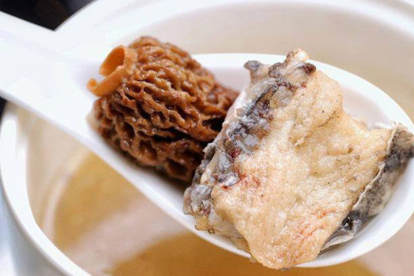 羊肚菌魚湯如何做好 羊肚菌魚湯如何做好