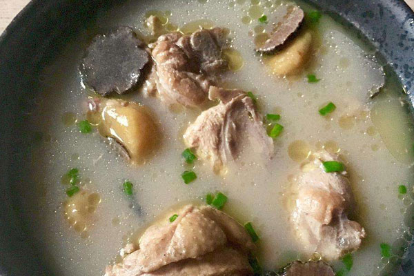 產(chǎn)婦能吃松露燉雞嗎 產(chǎn)婦能吃松露燉雞嗎