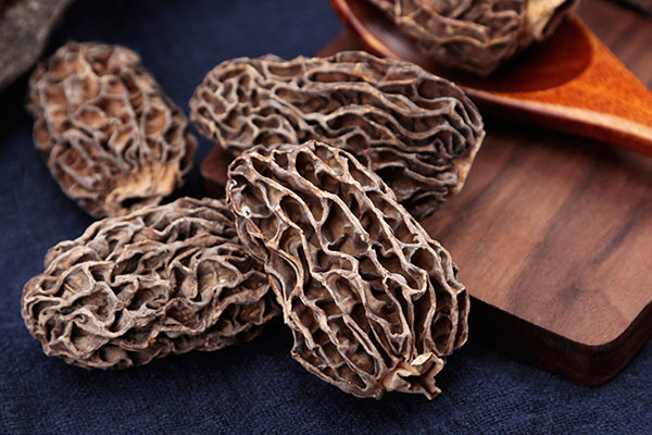 什么是剪腳羊肚菌
