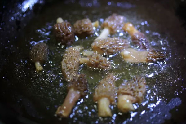 酥油煎羊肚菌怎么做好吃