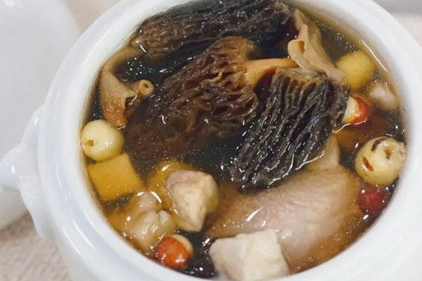 羊肚菌肉湯需要飛水嗎，羊肚菌煮湯可以中途開(kāi)蓋嗎
