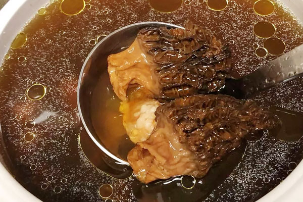 羊肚菌搭配什么煲湯好，羊肚菌石斛雞湯的功效