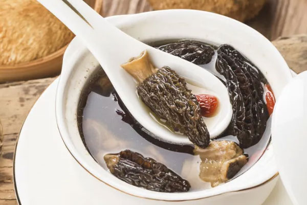 減肥可以喝羊肚菌雞湯嗎，來(lái)月經(jīng)可以吃羊肚菌湯嗎