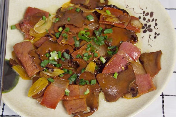 黑牛肝菌燜云腿的做法，有哪些竅門呢