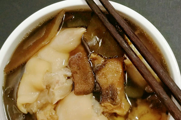 牛肝菌豬腳湯怎么燉好喝，下奶效果好嗎
