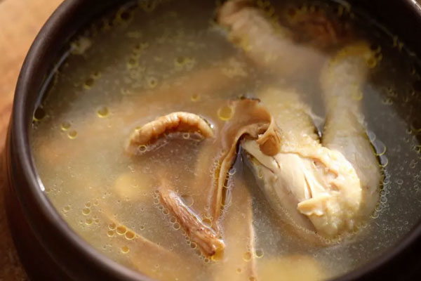 哺乳期能吃松茸雞湯嗎，松茸可以用熱水泡嗎