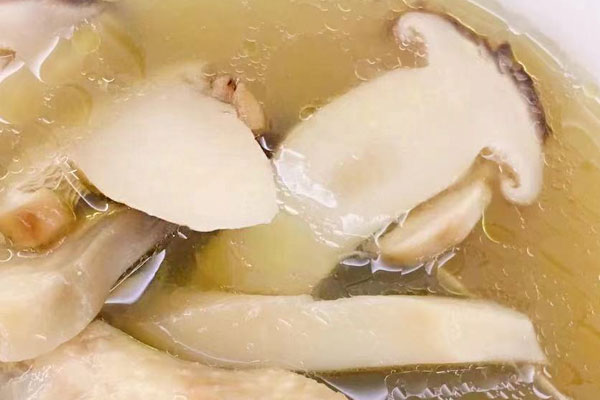 松茸燉雞放一晚上可以吃嗎，咳嗽能不能吃松茸湯