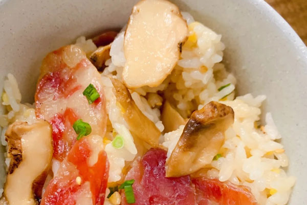 廣式臘腸松茸燜飯的做法以及竅門(mén)