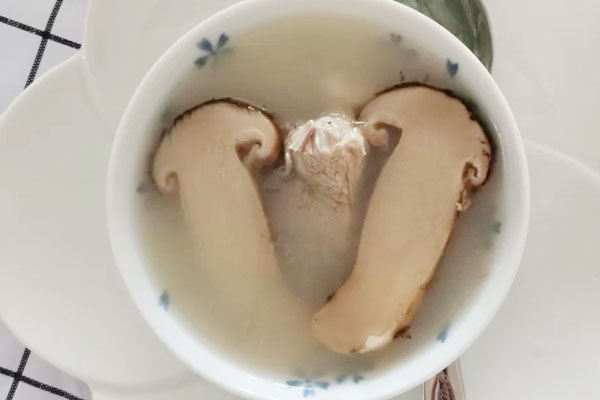 大骨松茸湯可以降火嗎 大骨松茸湯可以降火嗎