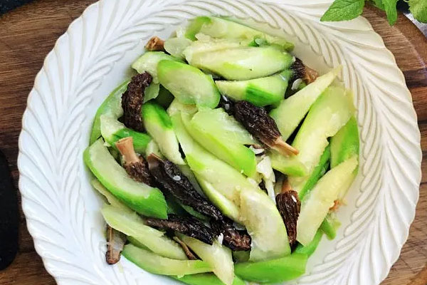 羊肚菌炒絲瓜的做法，怎么炒不發(fā)黑