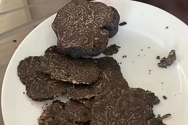 黑松露茶色和黑色的區(qū)別，松露褐色好還是咖啡色
