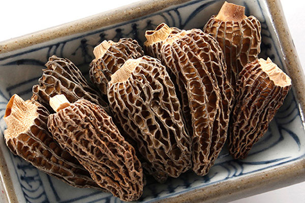 干羊肚菌能生吃嗎，長(zhǎng)期吃羊肚菌的好處