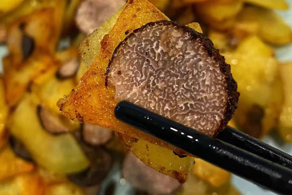 黑松露干鍋土豆怎么做好吃，有哪些食用禁忌
