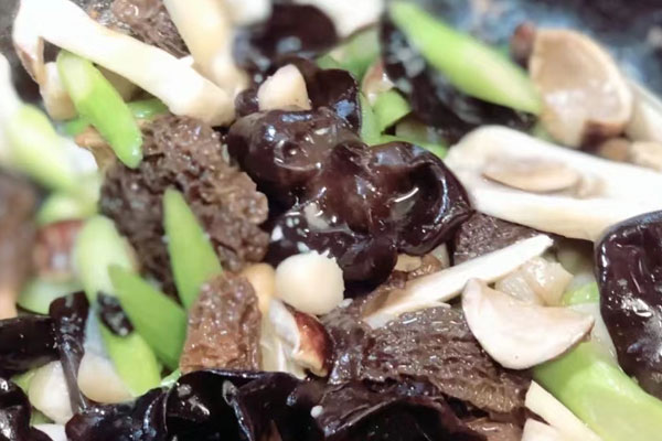 松茸瑤柱炒木耳怎么做好吃，有哪些食用禁忌