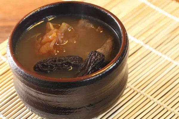 剛懷孕可以吃羊肚菌湯嗎，懷孕可以吃鴨子煮羊肚菌嗎