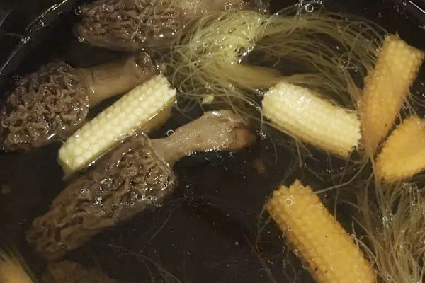 羊肚菌玉米筍扇骨湯的做法，有哪些功效作用
