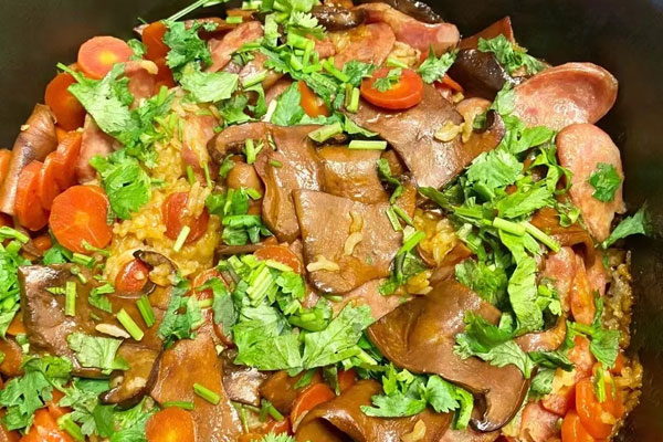 牛肝菌臘腸胡蘿卜燜飯的做法，有哪些營養(yǎng)價(jià)值