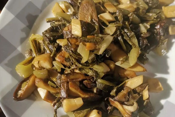 牛肝菌爆炒酸菜怎么做好吃，有哪些功效作用