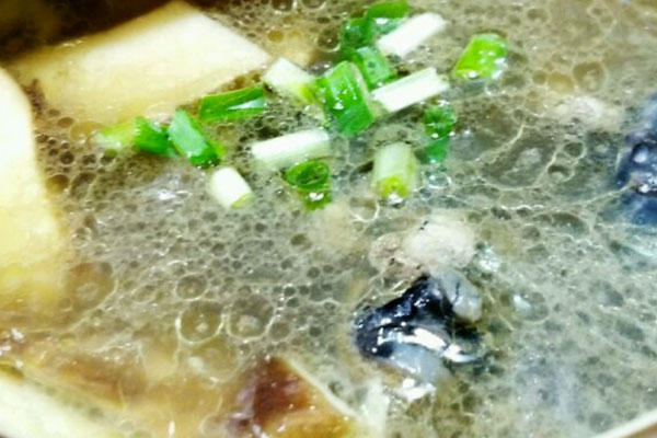 松茸烏雞豬手湯的做法，有哪些食用禁忌