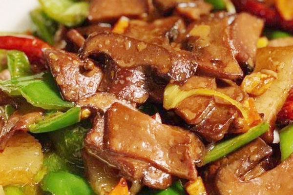 胡蘿卜辣炒牛肝菌臘肉的做法，有哪些營養(yǎng)價值