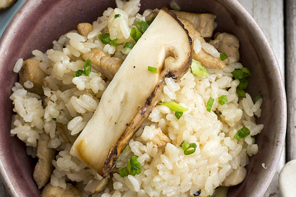 松茸雞肉燜飯?jiān)趺醋龊贸?，有哪些營養(yǎng)價(jià)值