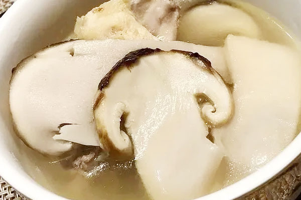 松茸雞湯可以放紅蘿卜嗎，松茸雞湯營養(yǎng)價值高嗎