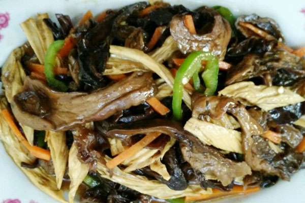 牛肝菌腐竹炒木耳的做法，有哪些營養(yǎng)價值