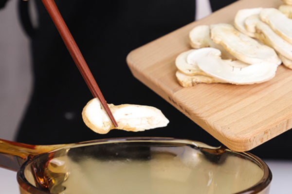 哪個季節(jié)吃松茸好 哪個季節(jié)吃松茸好
