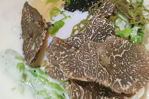 黑松露為什么要現(xiàn)切吃，黑松露生吃好還是熟吃好