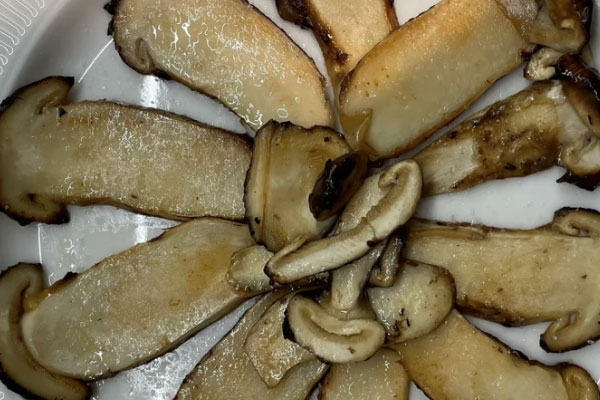 松茸是不是可以生吃，松茸皮可以吃嗎
